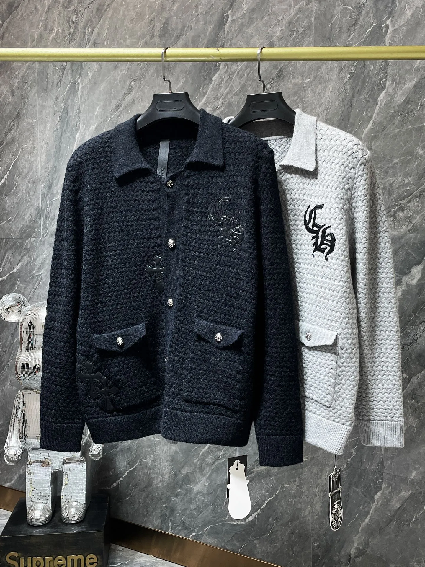 P296 Chrome Hearts sweater series Chrome waffle plaid leather cardigan sweater. Selected high-quality lamb wool high-weight fabric. Customized Chrome Hearts hardware buttons ➕ Leather label embroidery. Not the ordinary version on the market! ! Fashionable high-street must-have for men and women Recommended color: black Gray Size: S, M, L, XL